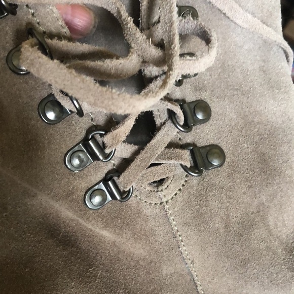 Nice genuine suede boots size 8 side lace closure taupe color 2 inch heel Soft - Picture 10 of 11